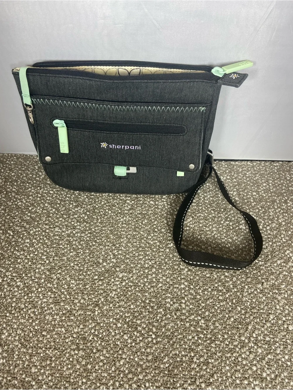 Sherpani Black Crossbody with Mint Trim.Pre-Owned Little small stain,Like New.